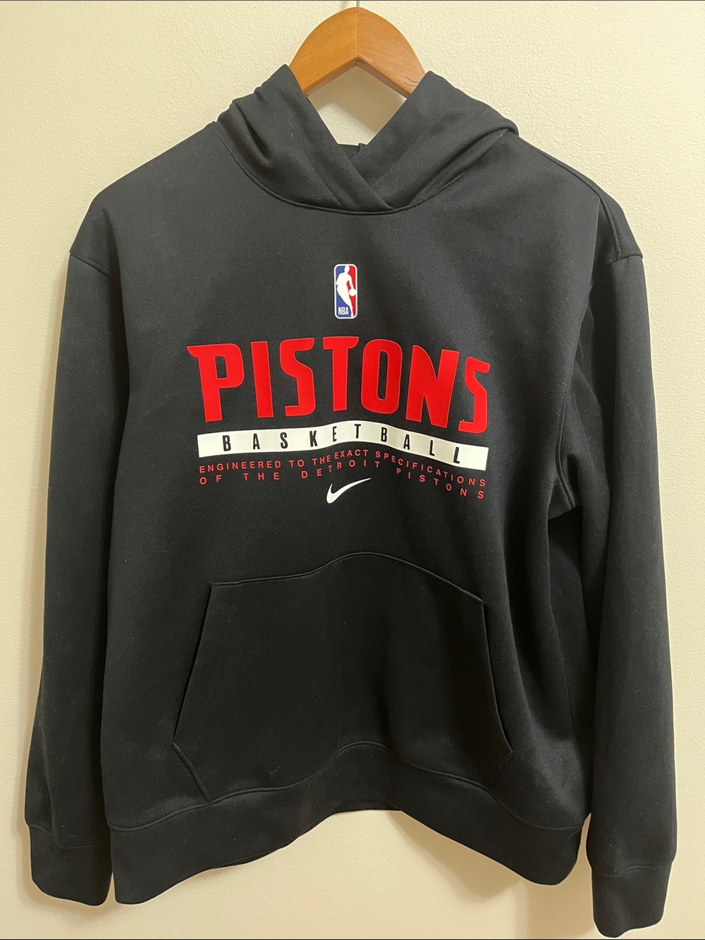 Nike NBA Men’s Detroit Pistons Basketball Graphic Black Red Size Medium Pockets